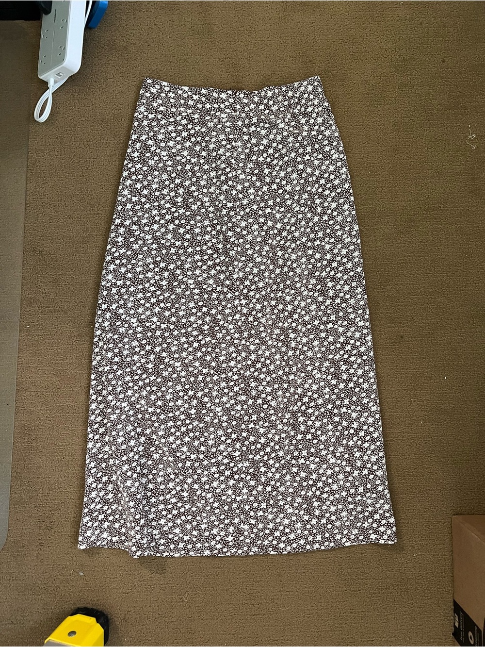 Brown and white skirt - Picture 3 of 4